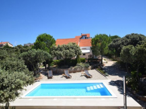 Not detached home with swimming pool for use